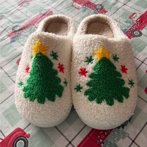 Cozy Christmas Tree Slippers Size 8-9